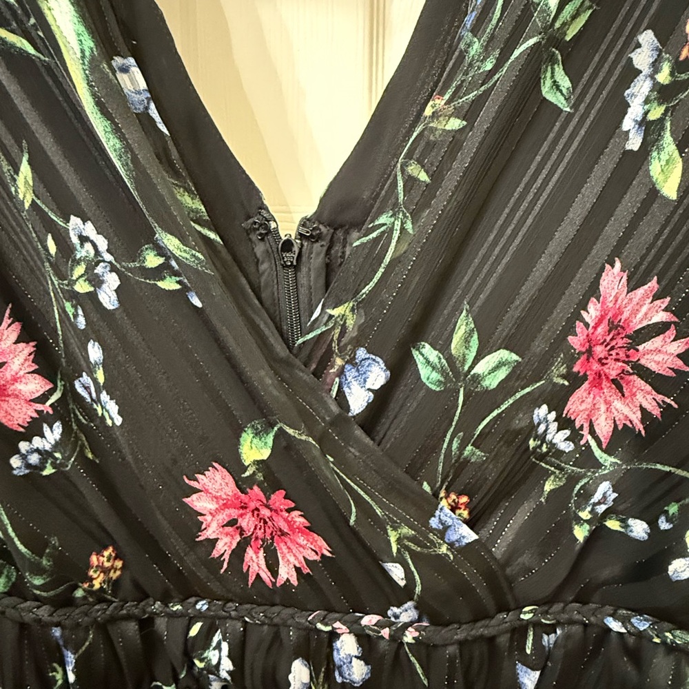 NWT White House Black Market Vibrant Black Floral Dress - Picture 3 of 8